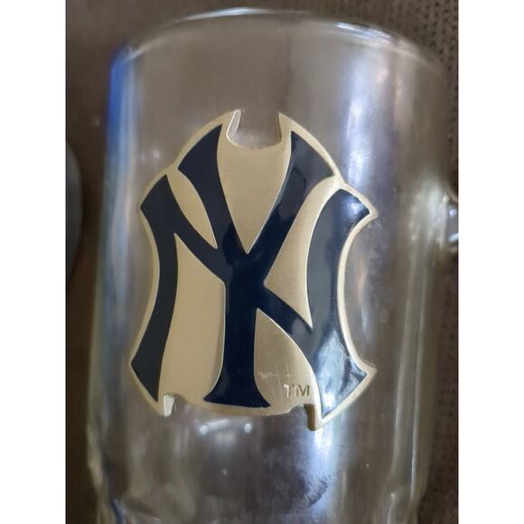 NEW YORK YANKEES LOGO OFFICIAL MAJOR LEAGUE BASEBALL JUMBO BEER MUG heavy glass. - Picture 2 of 4